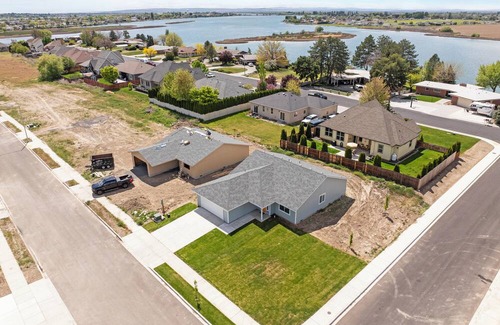 Moses Lake House | Casa del Sol- In the Heart of Moses Lake!