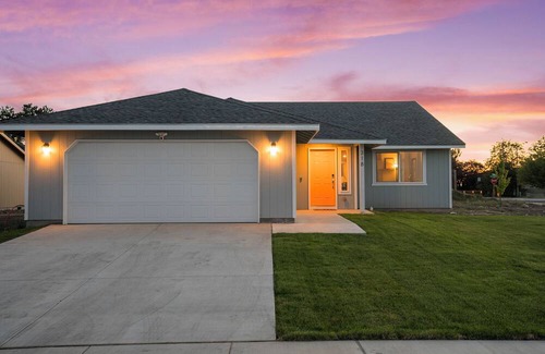 Moses Lake House | Casa del Sol- In the Heart of Moses Lake!