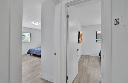 Tarpon River House | Sleek 2BR/2BA Home Near Downtown