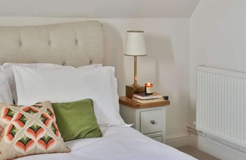 Beverston Condo | Tranquil 1 Bed/1 Bath Getaway at Beverston Castle