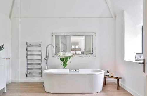 Beverston Cottage | Cozy Beverston Castle Cottage:1 Bed/1 Bath Retreat