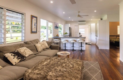 Oak Beach House | Holiday with Donkeys at the charming Oak Beach Donkey Inn