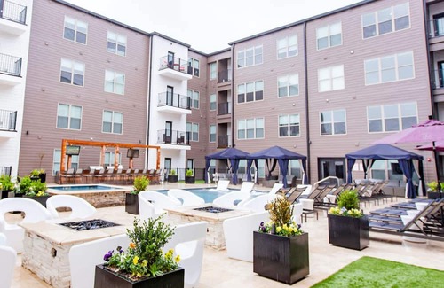 DeBaliviere Place Apartment | St. Louis | Central 2BD/2BA Forest Park Apartment