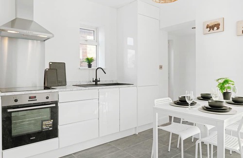 Alfreton House | Isimi luxurious house 4-Bed in Alfreton Derby