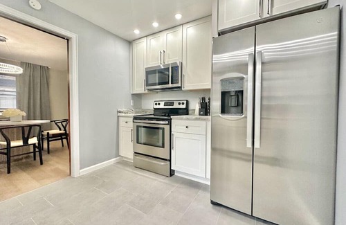 South Hills House | Luxe Mt. Lebanon Home | Central | Free Parking