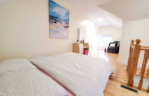 Trinity - Bellwoods Apartment | Downtown Toronto 3 bedrooms unit walk to trinity bellwood park
