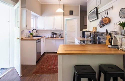 Shawnigan Lake House | Charming 5BR Farmhouse, 5 min Walk to Shawnigan Lake!