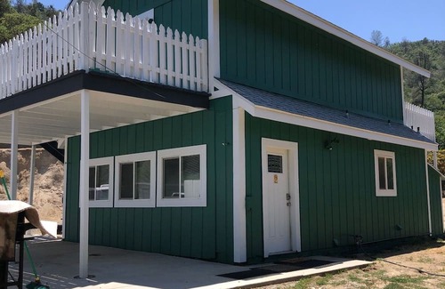 Oakhurst Cottage | EAGLES NEST - Located just 20 Minutes from YOSEMITE National Park., CA. USA