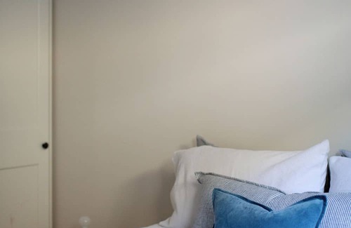 South Albury House | South Side Stay — Modern 2bed Cottage