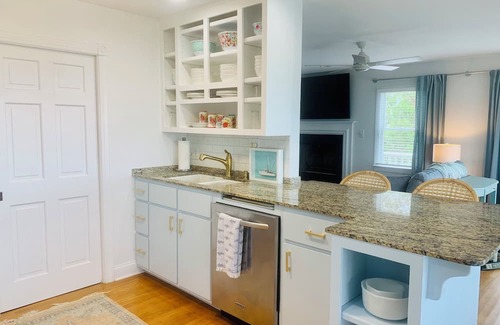 Harkers Island House | Waterfront home near Cape Lookout with boat access on Harkers Island!