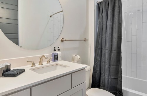 Rutledge Hill Apartment | NEW! Near Broadway! Pool+Gym+fire pit+Grill!!