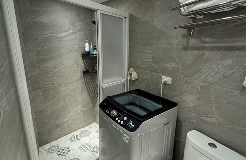 Zhongzheng Apartment | Right Above Metro CKS Memorial Hall, Centeral Getaway 2B