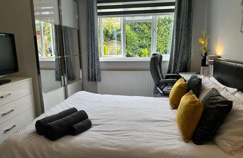 High Wycombe House | Luxurious home - Sleeps 10 - Great Location