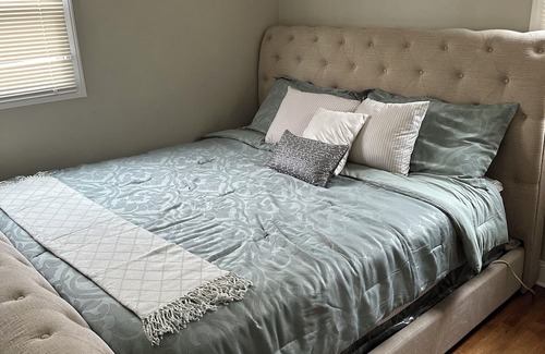 Eastpointe House | A Stay Away in Eastpointe! 15 miles from Downtown, Detroit