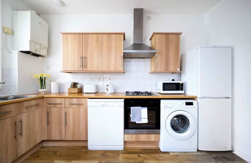 Brixton Hill Apartment | minimalist 3-bedroom flat in Brixton
