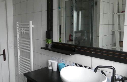 Gilly-sur-Isere Apartment | T2 au Calme, les Animaux de Compagnie Sont les Bienvenus