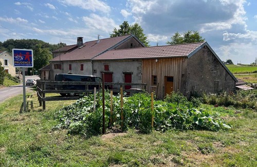 Pays des Vosges Saonoises House | Homerez - Welcoming House in Belmont with Garden View