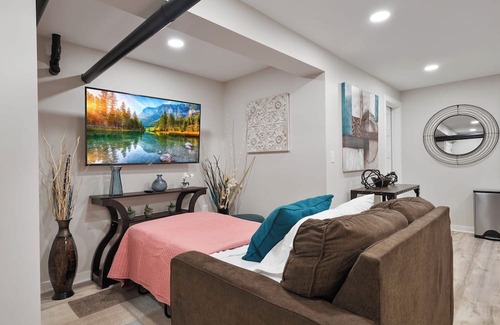 Union Park Apartment | Brand new, Great location, PET/kid friendly, FREE parking, quiet neighborhood!