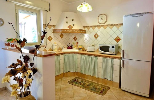 Mockarta Villa | Beautiful private villa for 7 guests with WIFI, private pool, A/C, TV and parking