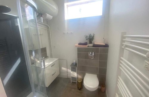 Vernou-la-Celle-sur-Seine House | Water-edge Stay