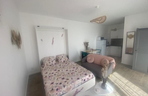 Vernou-la-Celle-sur-Seine House | Water-edge Stay