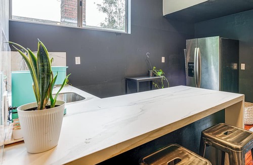 Piedmont Pines Apartment | Cozy Oakland Studio w/Hot Tub ~ 9 Mi to Downtown!