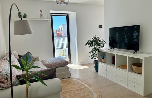 Parede Apartment | La Medusa Beach House Centennial house with 3 bedrooms