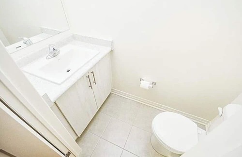 Bowmanville House | Newly built Bright & Cosy Townhome W/Parking