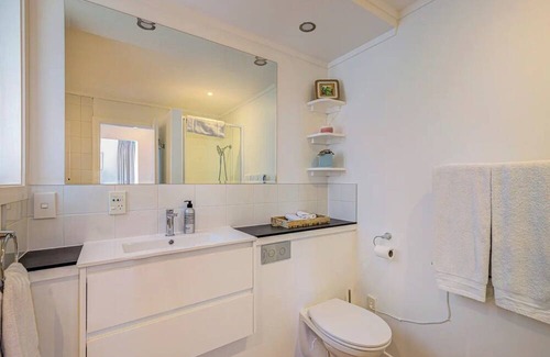 Houghton Bay Apartment | Ocean-front apartment on Wellington's south coast. 10 min to airport