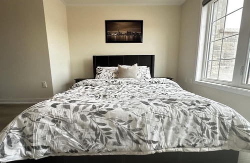 Oakville House | Spacious Newly Built 4BR Townhouse in Oakville