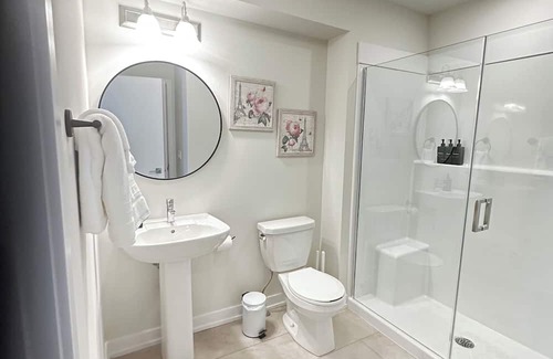Oakville House | Spacious Newly Built 4BR Townhouse in Oakville