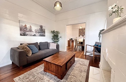 Preston House | House Sharon Summary: