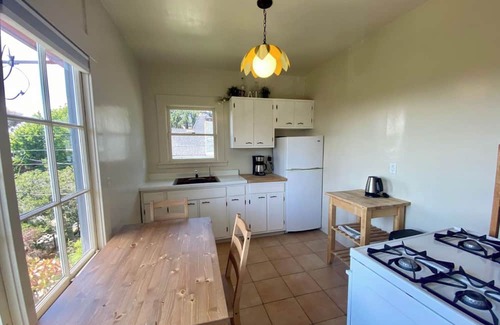 Berkeley Hills House | Beautiful furnished one bedroom apartment in North Berkeley