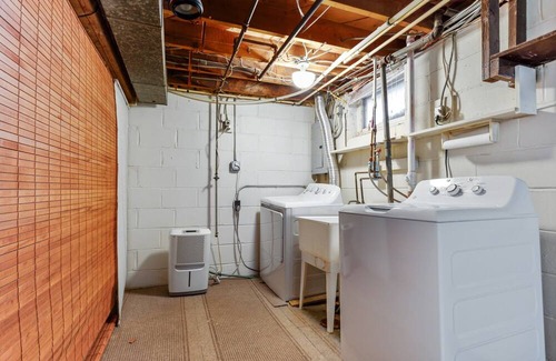 Crystal Apartment | Cozy 1BR Basement, Near Hospital with Free Parking