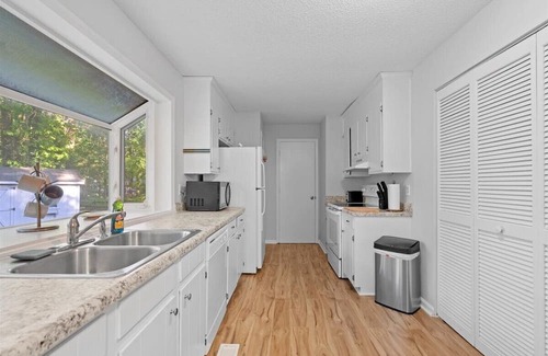 Charlotte House | Contemporary Charm on Elm!