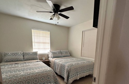 Brownsville House | Perfect for Business Travelers & Family Getaways!!