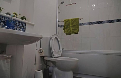 Higham Hill Apartment | London Apartment - Quick Central London Trains!