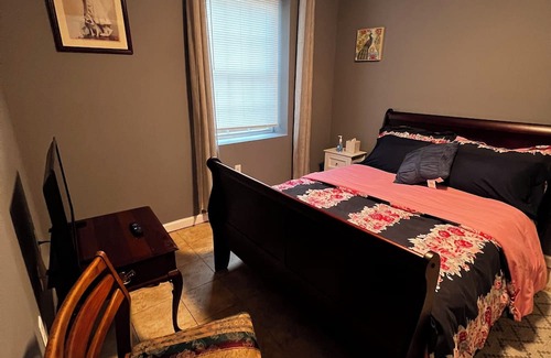 Forest Hill Apartment | Minutes away from branch brook park and 15 minutes away from Newark airport.