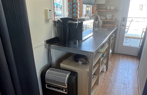 Seattle Boat Rental | Houseboat on Seattle's Lake Union