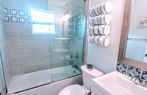 Vero Beach South House | TresureCoast,beach,restaurant,shopping,downtown,Baseball,Golf,heated pool&hottub