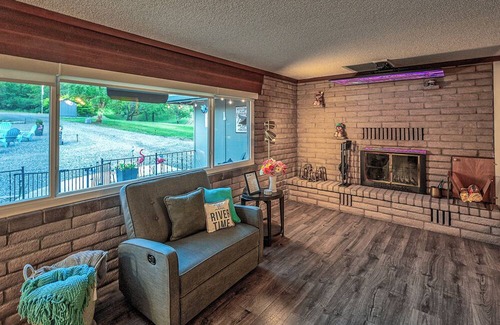 Douglas City House | RETRO RIVER RETREAT