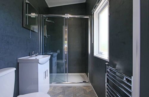 Malton Cabin | New - Water Lily Lodge Luxury Lakeside Lodge