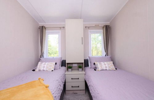 Malton Cabin | New - Water Lily Lodge Luxury Lakeside Lodge