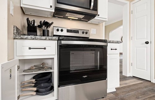 Peoria House | Tranquil 3-Bed Retreat: Sleeps 7