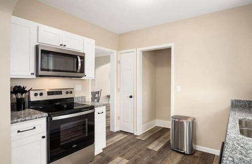 Peoria House | Tranquil 3-Bed Retreat: Sleeps 7