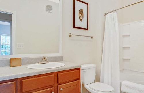 Vermilion House | Welcome to this charming 3-bedroom, 1-bathroom house located in Vermilion, OH