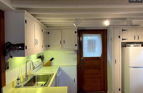 Vermilion House | Welcome to this charming 2-bedroom, 1-bathroom house located in Vermilion, OH