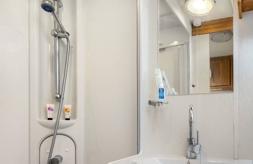 Whitchurch House | Luxury Lunar Caravan Sleeps 6