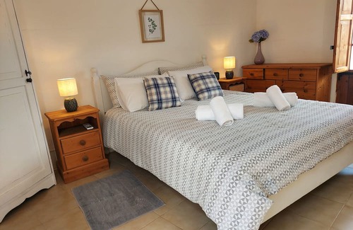 Ghasri Bed & Breakfast | Old Farmhouse Cosy rooms Close to country walks Pet-Friendly!