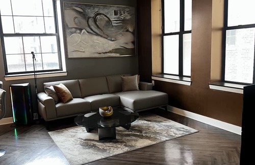 Downtown Detroit Apartment | Where luxury meets convenience! 😎